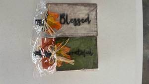 lot 18043 image: 4 decorative fall pieces.  thankful, family, grateful and blessed) - Retail $10