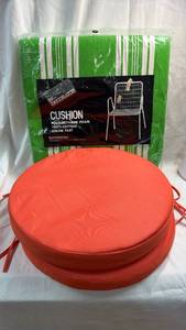 lot 4 image: Lot of 3 Chair Cushions