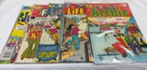 lot 16 image: Archie Comics Collection (5 Issues) Life with Archie Pep Series