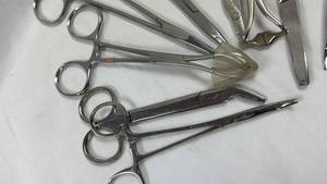 lot 55 image: Lot of 9 Surgical Instruments
