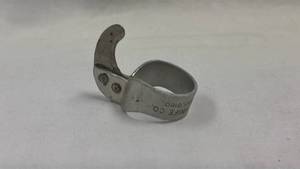 lot 62 image: Handy Twine Knife Co. Finger Ring Twine Cutter