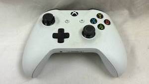 lot 69 image: Xbox One Wireless Controller White