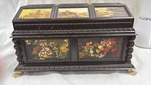 lot 73 image: Merle Norman Decorative Musical Jewelry Box
