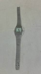 lot 101 image: Timex Quartz Watch with Stainless Steel Bracelet