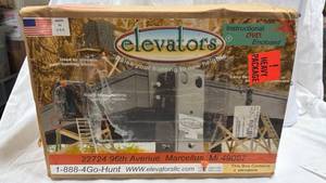 lot 121 image: Elevators Hunting Blind Platform Brackets 4-Pack