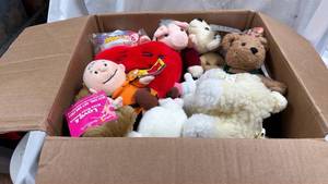 lot 122 image: Lot of Plush Stuffed Animals
