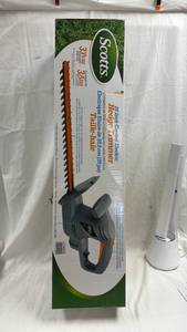 lot 129 image: Scotts 20 Inch Corded Electric Hedge Trimmer HT1002S