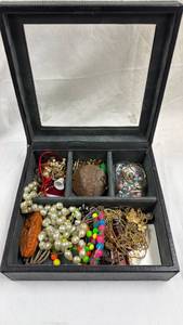 lot 131 image: Jewelry Box Lot with Bracelets, Necklaces, Earrings, Pendants