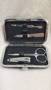 lot 173 image: Manicure Set 4-Piece Nail Care Kit with Case