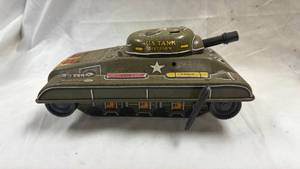 lot 179 image: U.S. Tank Division 392 Tin Toy Tank Friction Vehicle