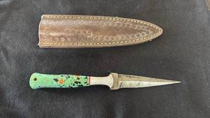 lot 19 image: Knife with Green Patterned Handle and Leather Sheath
