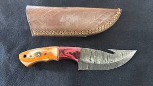 lot 25 image: Damascus Hunting Knife Set with Leather Sheath Two-Piece