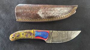 lot 27 image: Damascus Steel Fixed Blade Knife with Leather Sheath