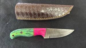 lot 29 image: Fixed Blade Knife with Damascus Steel Blade Green Pink Handle Sheath