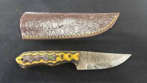 lot 30 image: Fixed Blade Knife Damascus Steel Yellow Black Handle with Sheath