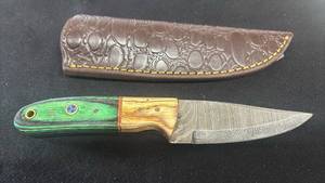 lot 39 image: Damascus Steel Fixed Blade Knife Green Handle with Leather Sheath
