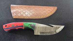 lot 42 image: Custom Fixed Blade Knife Damascus Steel Red Green Handle with Sheath