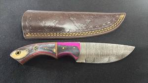 lot 43 image: Damascus Steel Fixed Blade Knife with Leather Sheath