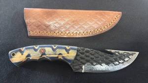 lot 46 image: Hunting Knife with Textured Blade and TanBlue Handle