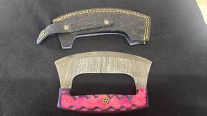 lot 55 image: Damascus-Style Ulu Rocking Chopper Fixed Blade Knife w Sheath