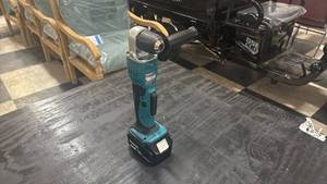 lot 99 image: Makita XAD02 18V Cordless Right Angle Drill 38 inch