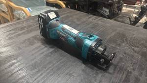 lot 101 image: Makita XOC01 18V Cordless Oscillating Multi-Tool with 5.0Ah Battery