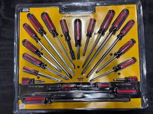 lot 126 image: UNOPENED - 20pc Screwdriver Set