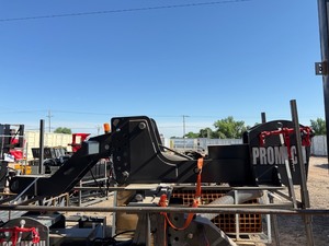 lot 8439 image: Unused CAPTOK Fifth Wheel Wrecker Attachment (FW80)