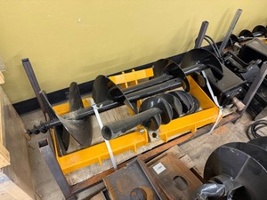 lot 8370 image: Unused CAPTOK skid steer loader auger and extra rod