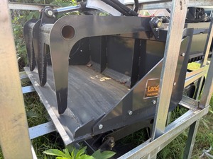 lot 8094 image: Unused Landhonor Mini Skid Steer Grapple Bucket (MGB-72-44W)