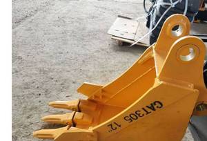lot 8429 image: Unused CAPTOK CAT305 Excavator Bucket 12 in (CK-BK)