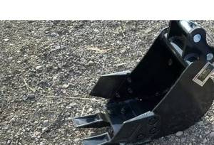 lot 8295 image: Unused SD Lanch 20cm Toothed Bucket (Mini Excavator Attachment)