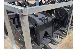lot 8081 image: Unused Landhonor Hydraulic grab bucket (RGB-11-72W)
