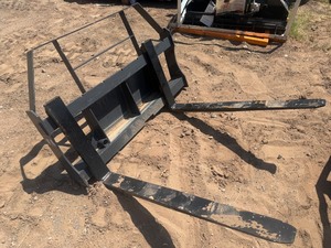 lot 8089 image: Unused Landhonor Mini Skid Steer Pallet Fork Frame (MPF-11-2000G)