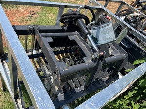 lot 8096 image: Unused Landhonor Mini Skid Steer Rock Grapple Bucket (MRB-72-44W)