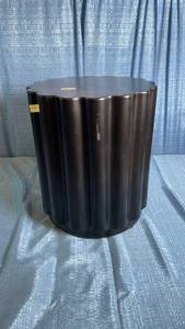 lot 3018 image: Scalloped Round Side Table Black - Room Essentials