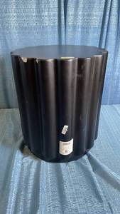 lot 3019 image: Scalloped Round Side Table Black - Room Essentials
