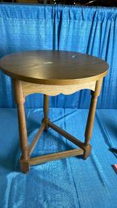 lot 3024 image: Round Pedestal Side Table with Turned Legs and Scalloped Apron