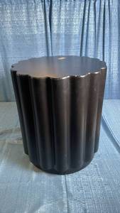 lot 3026 image: Scalloped Round Side Table Black - Room Essentials