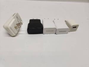 lot 28 image: Lot of 5 USB Power Adapters Samsung and Generic