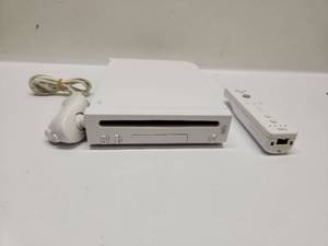 lot 35 image: Nintendo Wii RVL-001 Console with Controller and Nunchuk