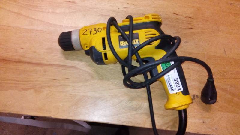 lot 3994 image: DEWALT DWD110K 8.0 Amp 38-Inch VSR Pistol Grip Drill Kit with Keyless Chuck