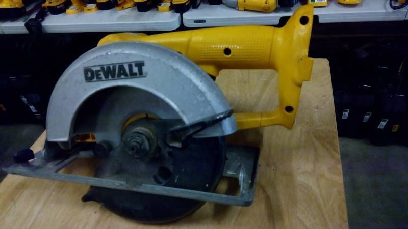 lot 3999 image: 18 V Volt DEWALT DW939 Cordless Circular Saw XRP Lithium Ion 18v Tool
