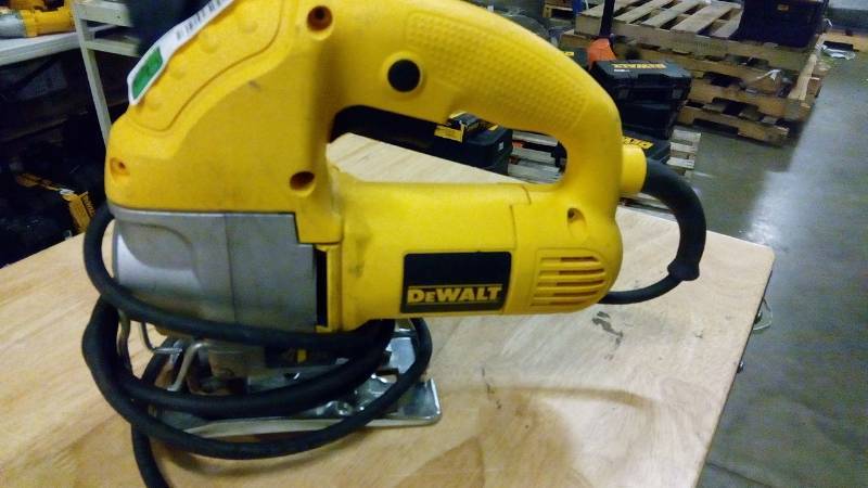 lot 6243 image: DEWALT DW317 Variable-Speed Orbital Jigsaw