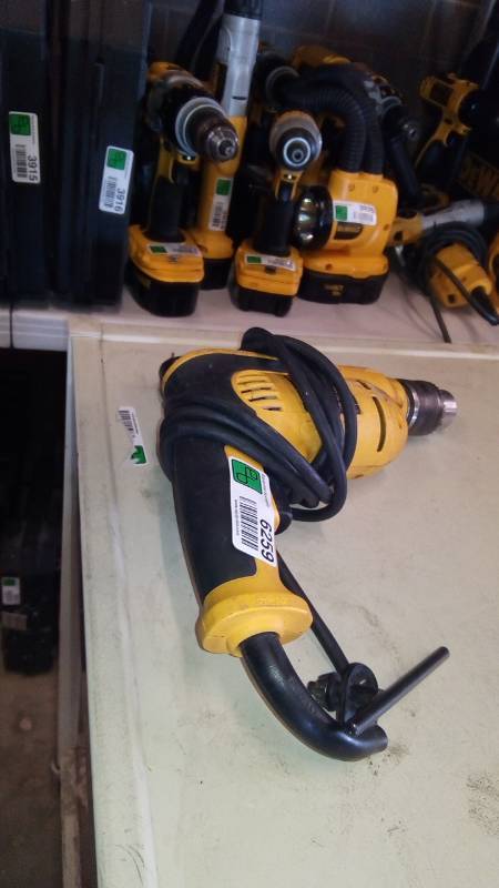 lot 6259 image: DEWALT 7-Amp 12 in. Single Speed Hammer Drill