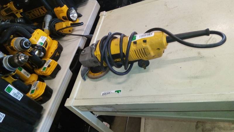 lot 6261 image: DEWALT 4-12-in 7 Amps Sliding Switch Corded Angle Grinder