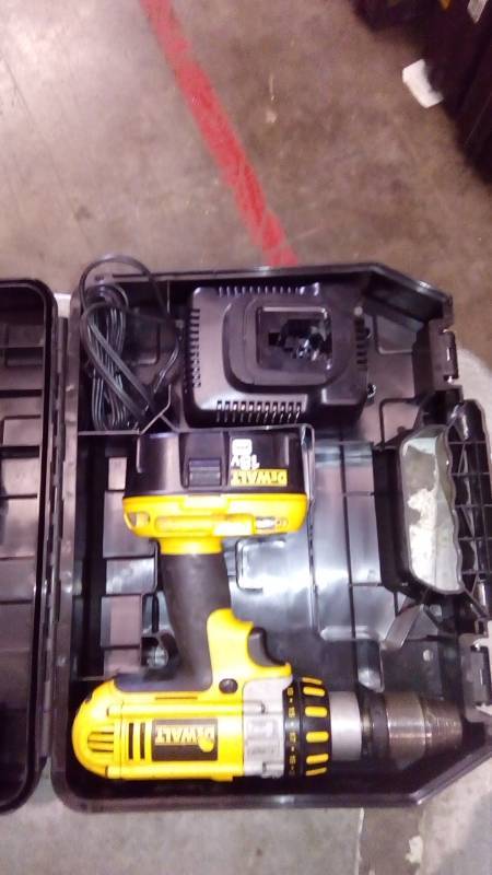 lot 6282 image: 12 (13MM) 18V CORDLESS XRP HAMMERDRILLDRILLDRIVER KIT