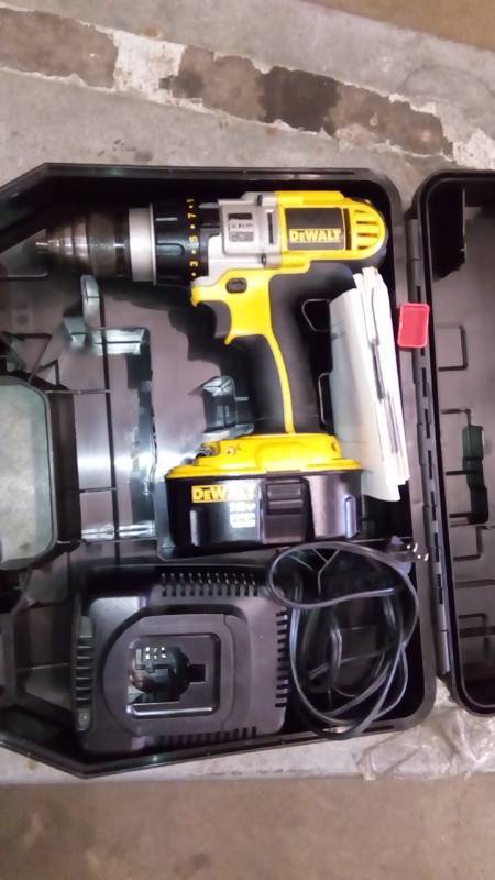 lot 6285 image: 12 (13MM) 18V CORDLESS XRP DRILLDRIVER KIT