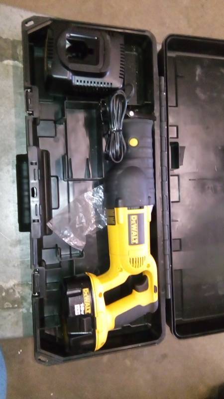 lot 6288 image: 18V CORDLESS RECIPROCATING SAW KIT