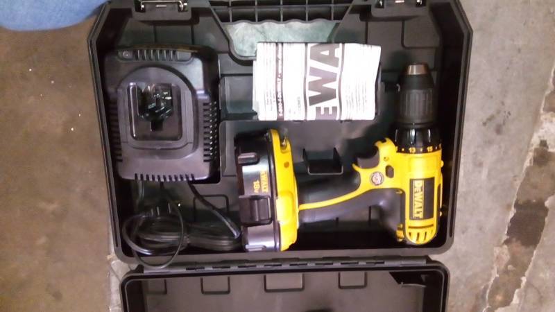 lot 6293 image: 18V 12 (13MM) CORDLESS COMPACT DRILLDRIVER KIT
